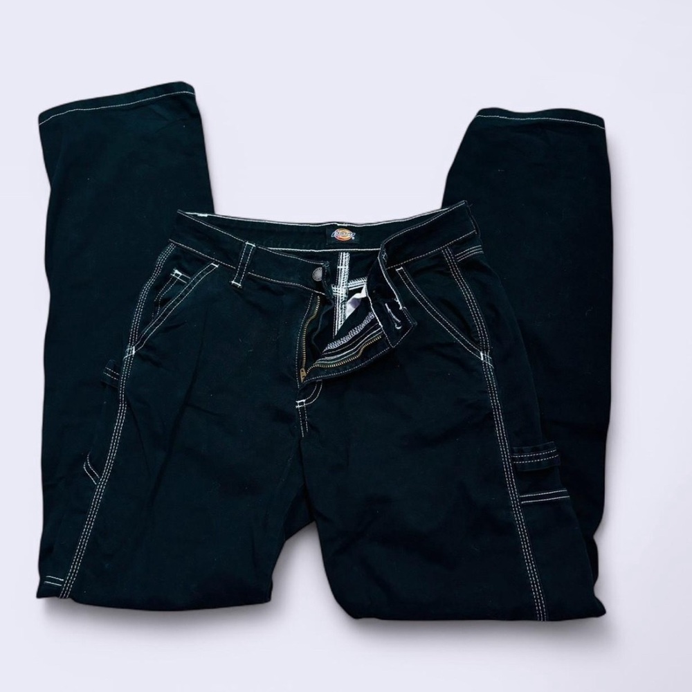 Black Dickies cargo pants with white stitching.🖤